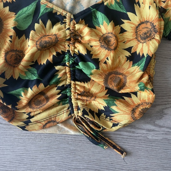 Current Mood Sunflower Crop Top - Picture 2 of 4